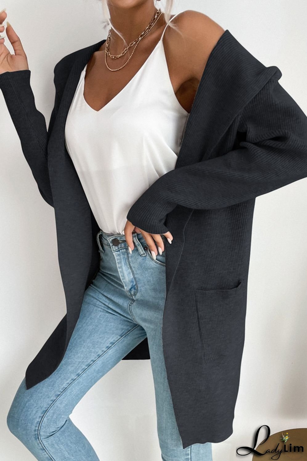 Effortless and Trendy Cardigan