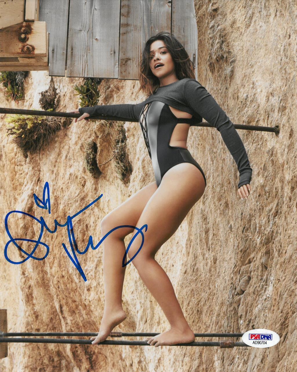 Gina Rodriguez Signed Authentic Autographed 8x10 Photo Poster painting PSA/DNA #AD90704