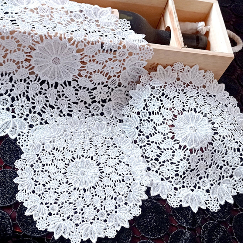 Minimalist Flower Polyester Tablecloths Artificial Decorations