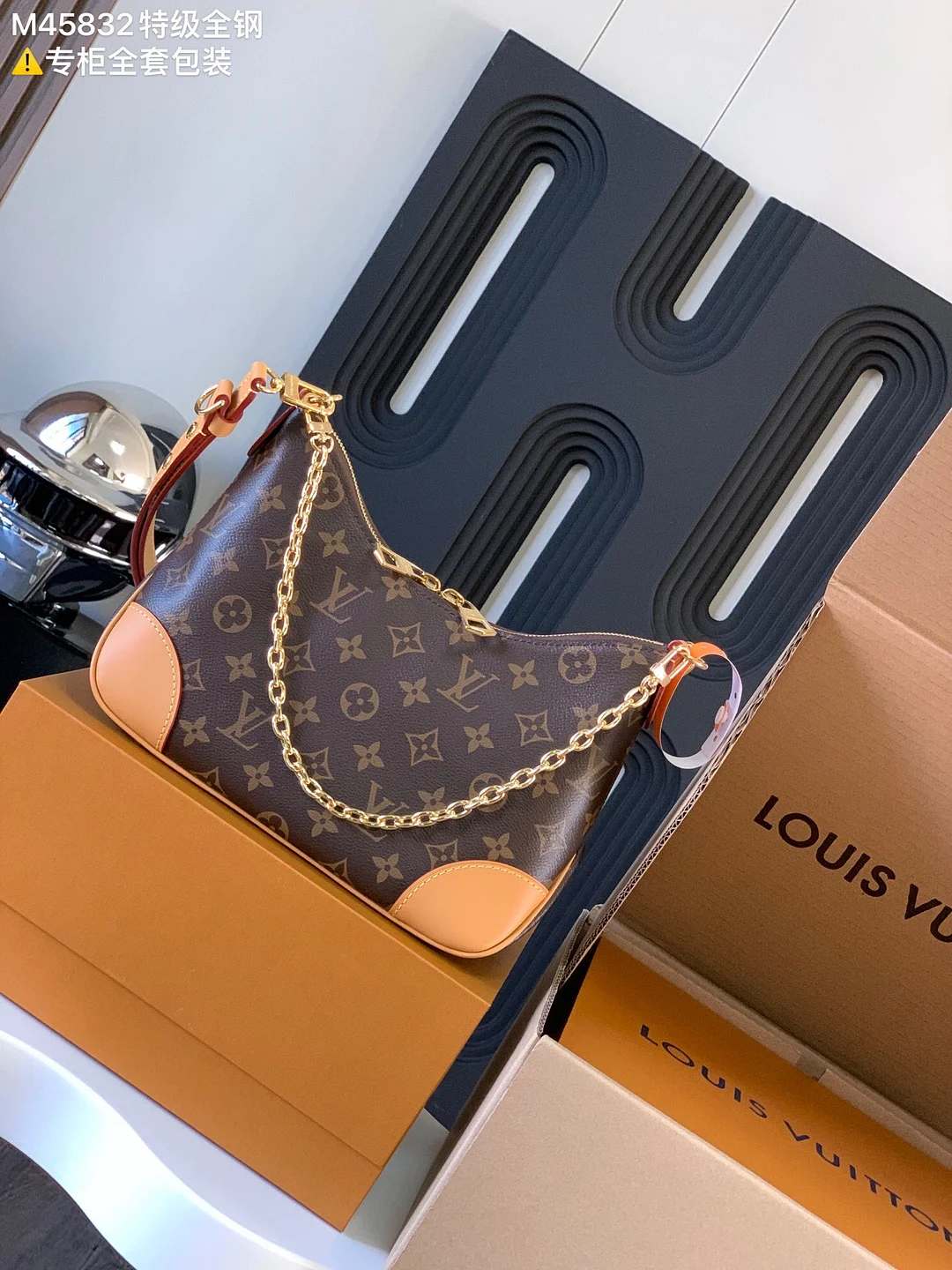Louis Vuitton M45832