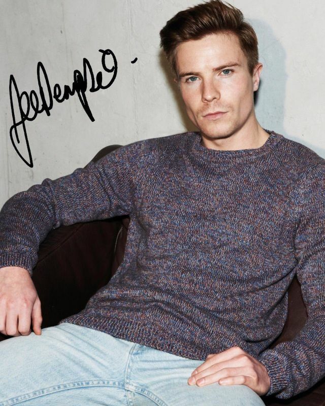 Joe Dempsie Autograph Signed Photo Poster painting Print