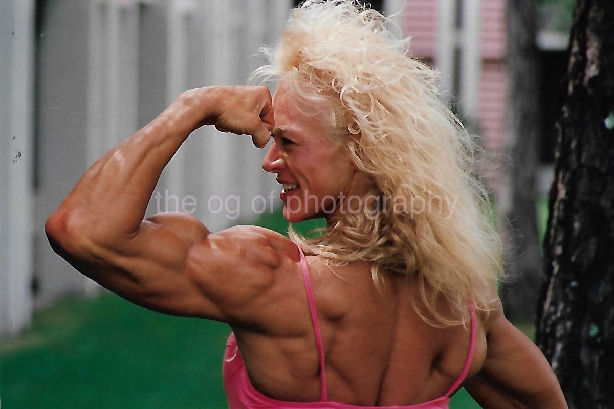 FEMALE BODYBUILDER 80's 90's FOUND Photo Poster painting Color MUSCLE WOMAN Original EN 17 38 R