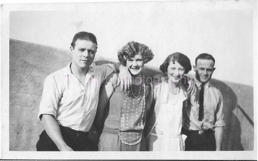 WHEN THEY WERE YOUNG Vintage FOUND Photo Poster painting bw MEN WOMEN Portrait 07 5 W