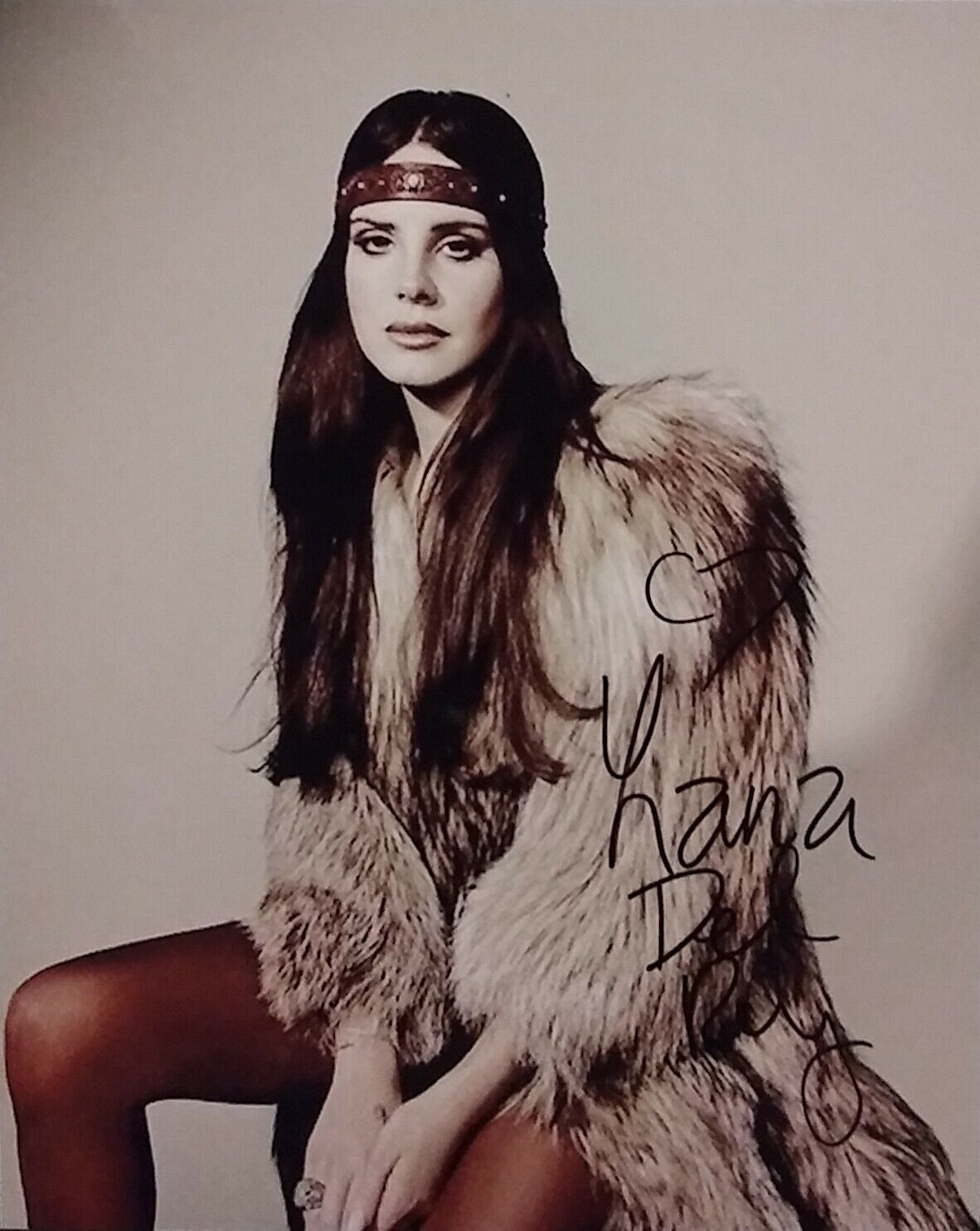 Lana Del Rey signed 8 x 10