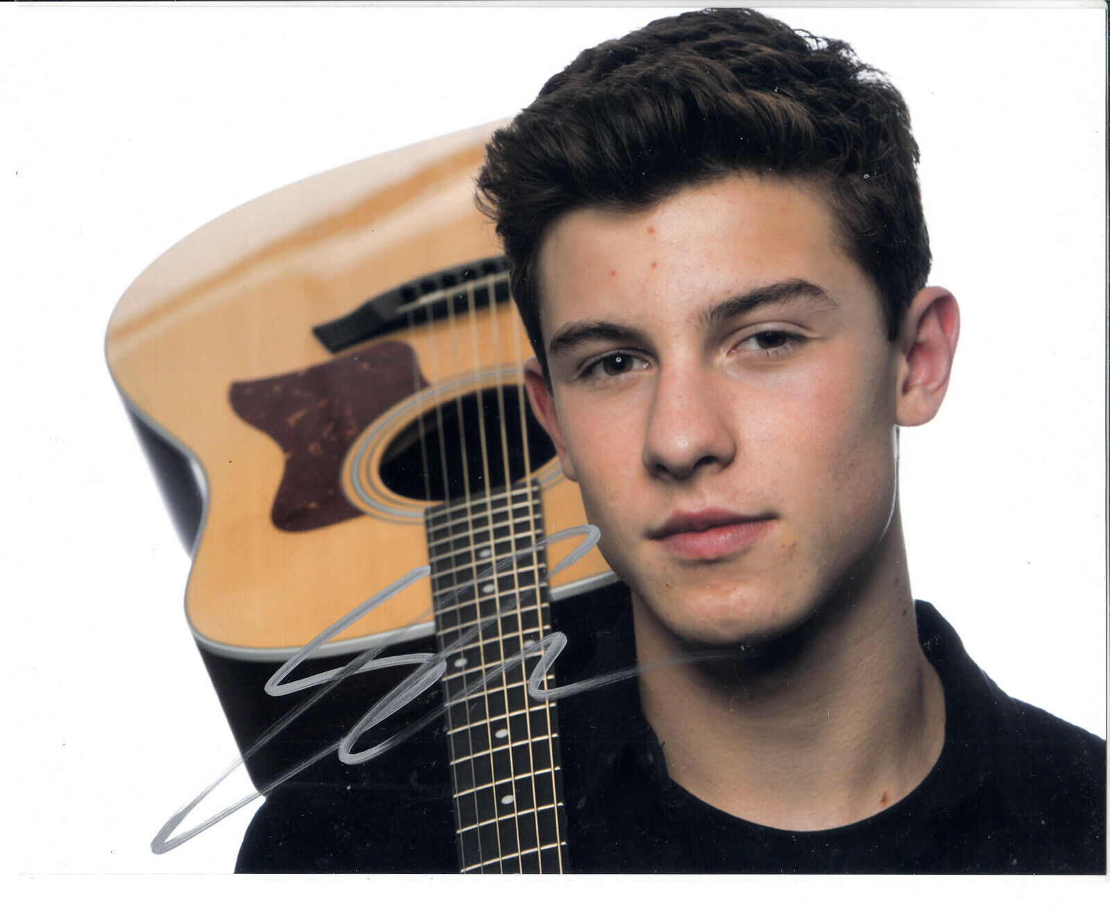 Shawn Mendes Canadian singer & songwriter Autograph Signed 8x10