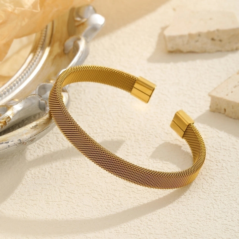 Casual Elegant Letter Titanium Steel 18K Gold Plated Bangle In Bulk
