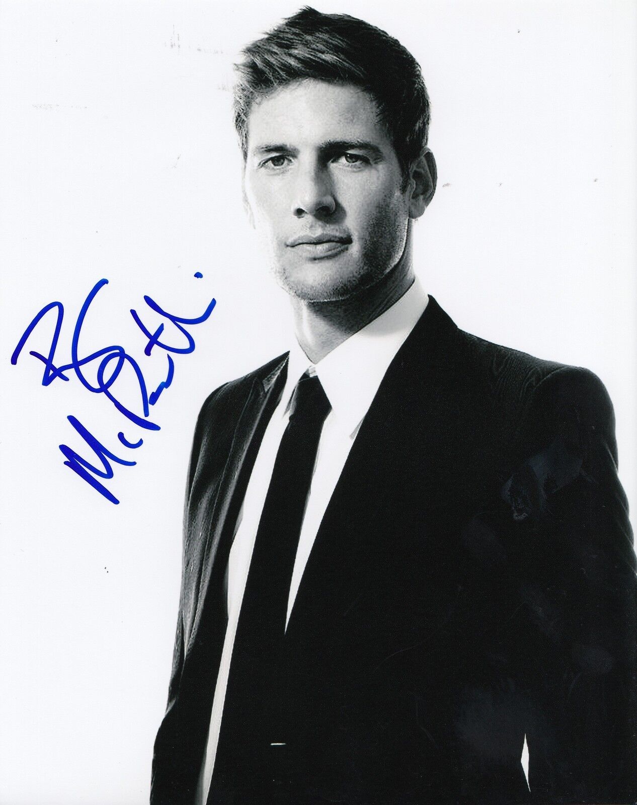 RYAN MCPARTLIN signed (CHUCK) Devon 'Captain Awesome' Woodcomb 8X10 W/COA #4