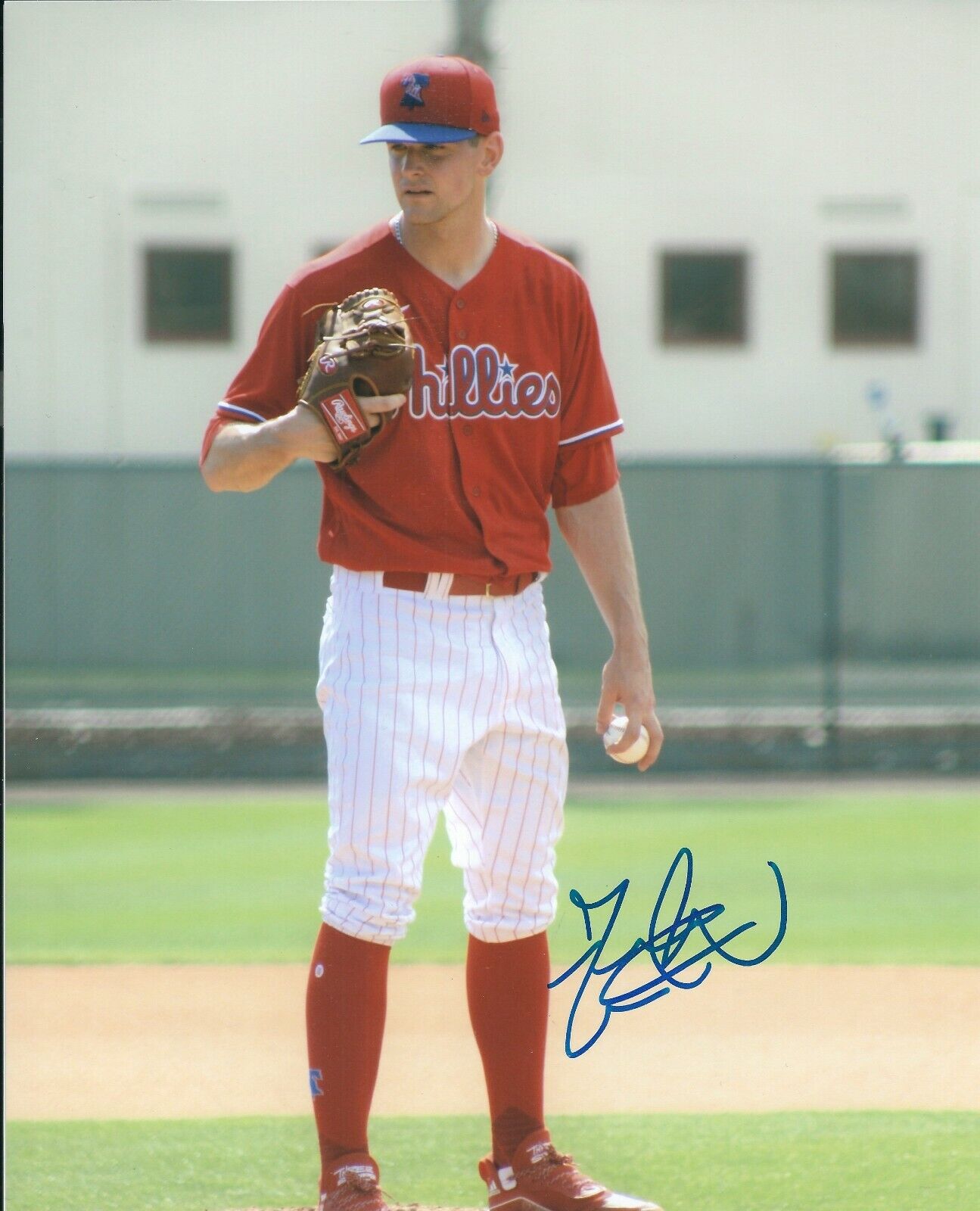 Signed 8x10 ZACH WARREN Philadelphia Phillies Autographed Photo Poster painting - COA