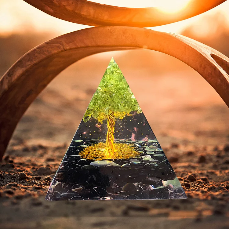 Crystal Energy Orgone Pyramid Mold Wealth Prosperity Peridot Heal Gem (5cm)