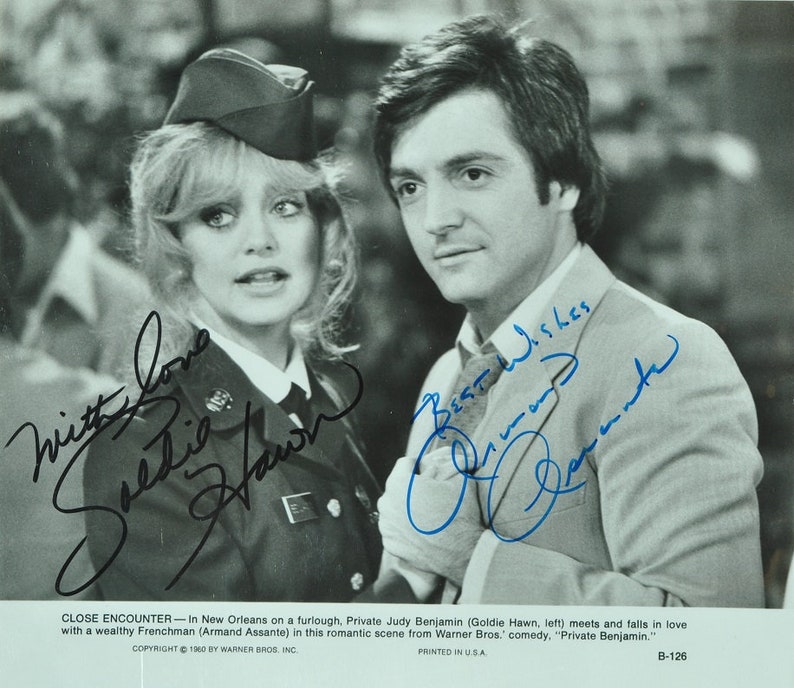 GOLDIE HAWN & ARMAND Assante Signed Photo Poster painting X2 Private Benjamin wcoa