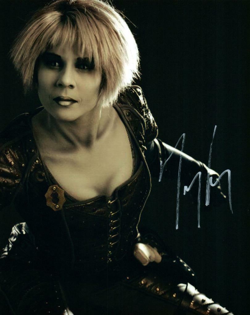 Gigi Edgley signed 8x10 Photo Poster painting Pic autographed Picture with COA