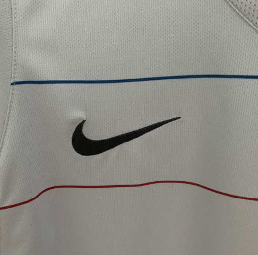 Retro Barcelona 03/04 Away Football Shirt Thai Quality