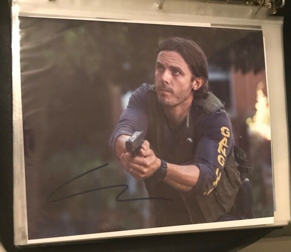 Casey Affleck Hand Signed Autographed 8x10 Photo Poster painting with COA! Rare!  Shipping!