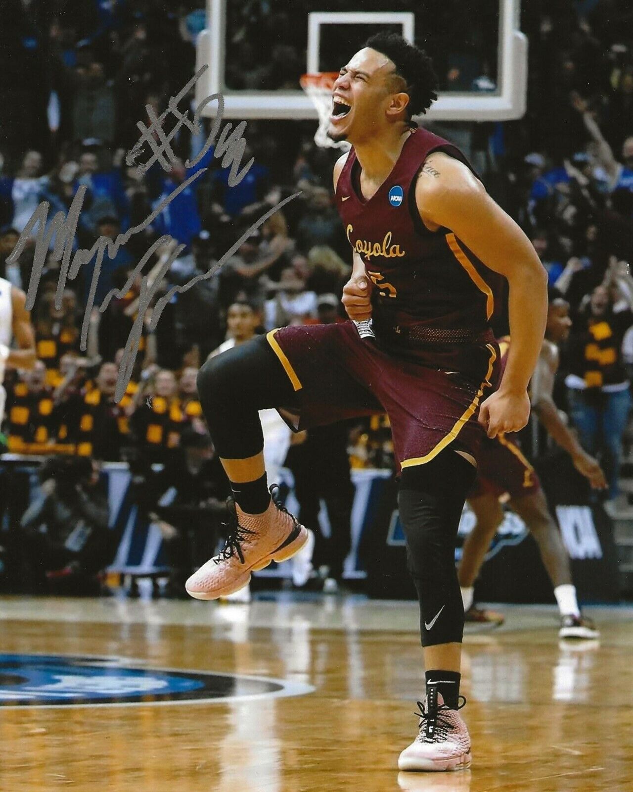 Marques Townes signed Loyola Ramblers 8x10 Photo Poster painting autographed Final Four 5