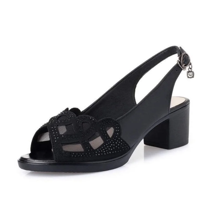 Fashionable women's sandals black word buckle thick heel with hollow hollow soft bottom mom shoes summer new mesh shoes 35-40