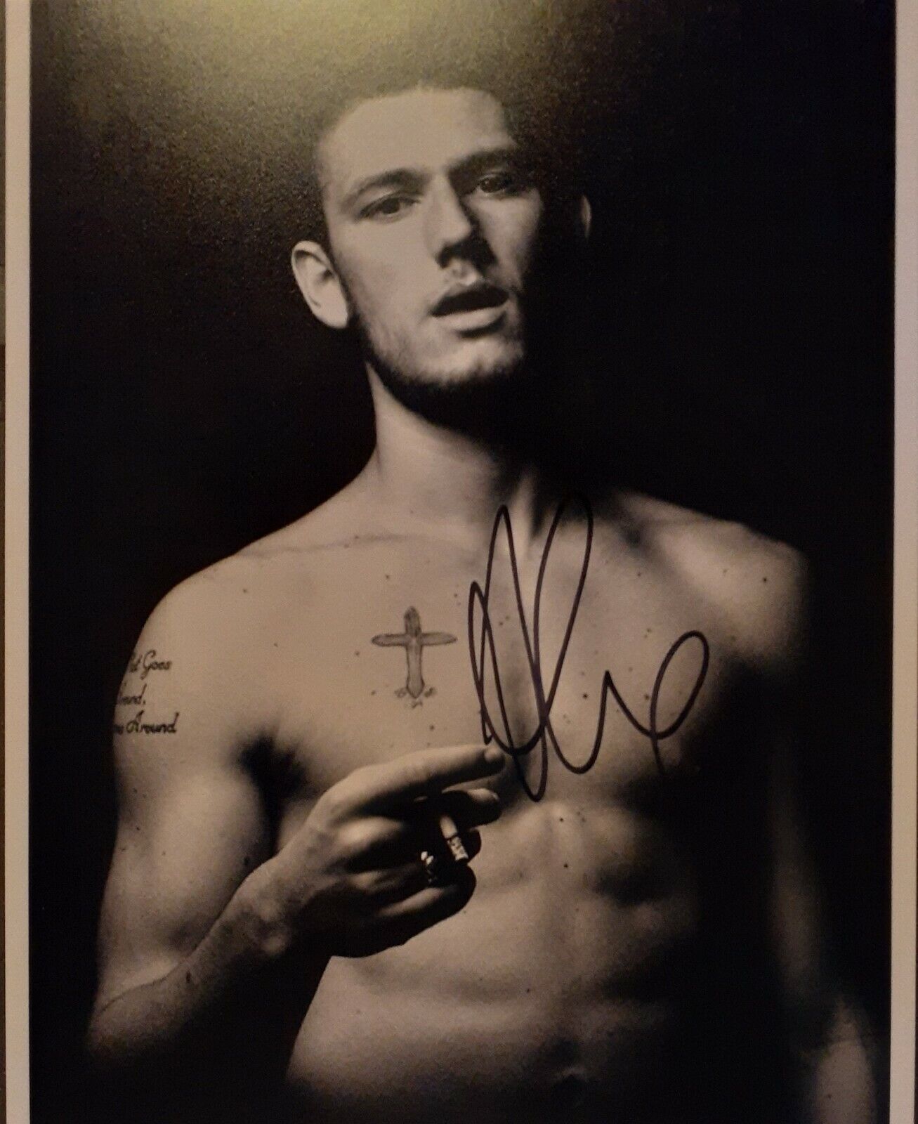 Alex Pettyfer signed 8x10