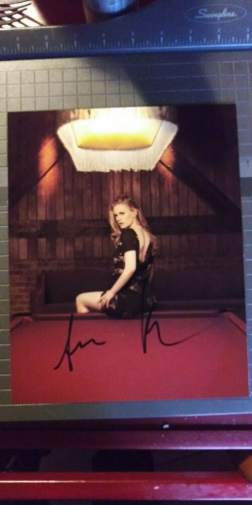 Anna Paquin signed 8x10