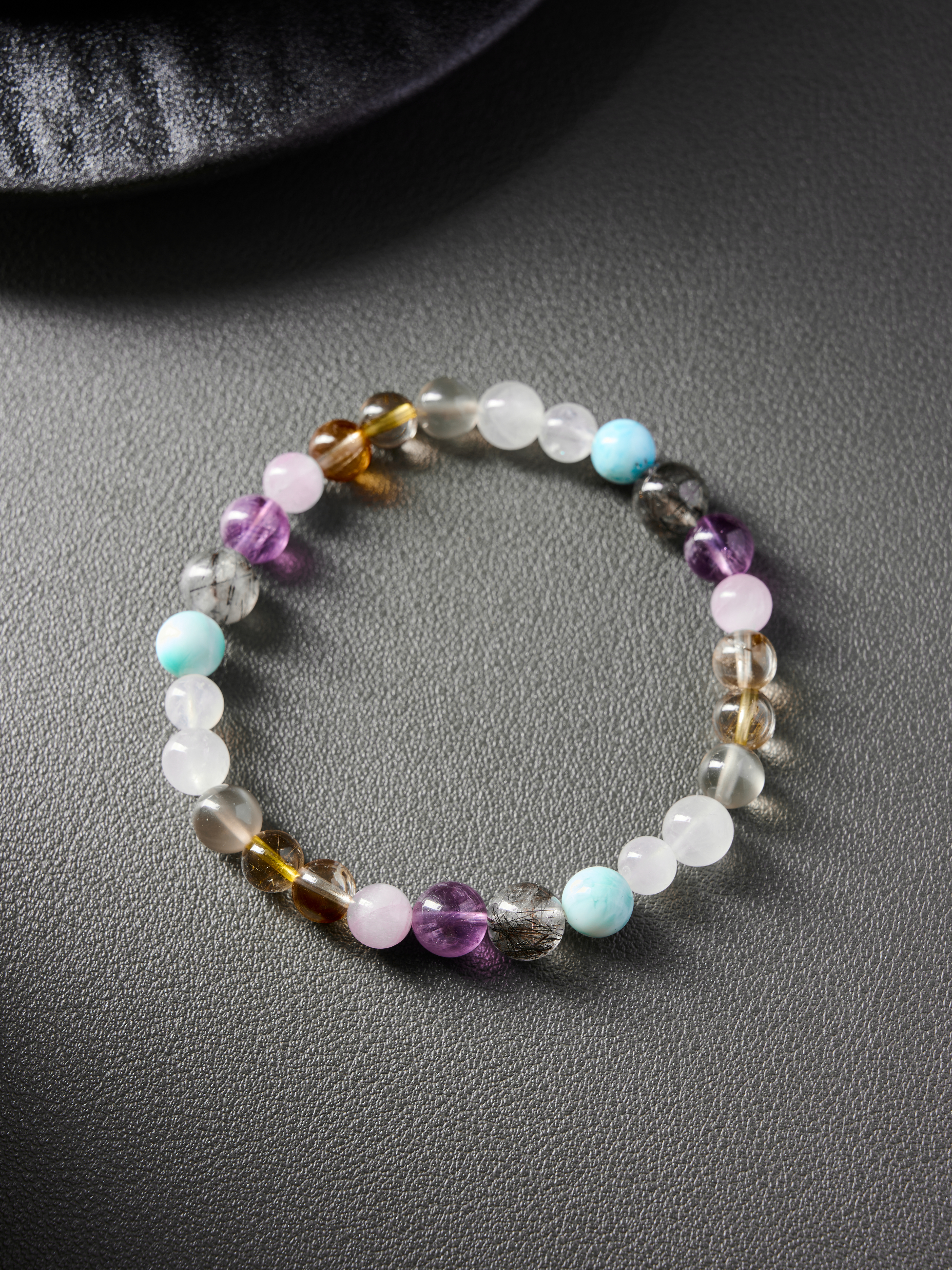 Flat composition with soft shadows, even bead spacing and polished rounds, unisex everyday style