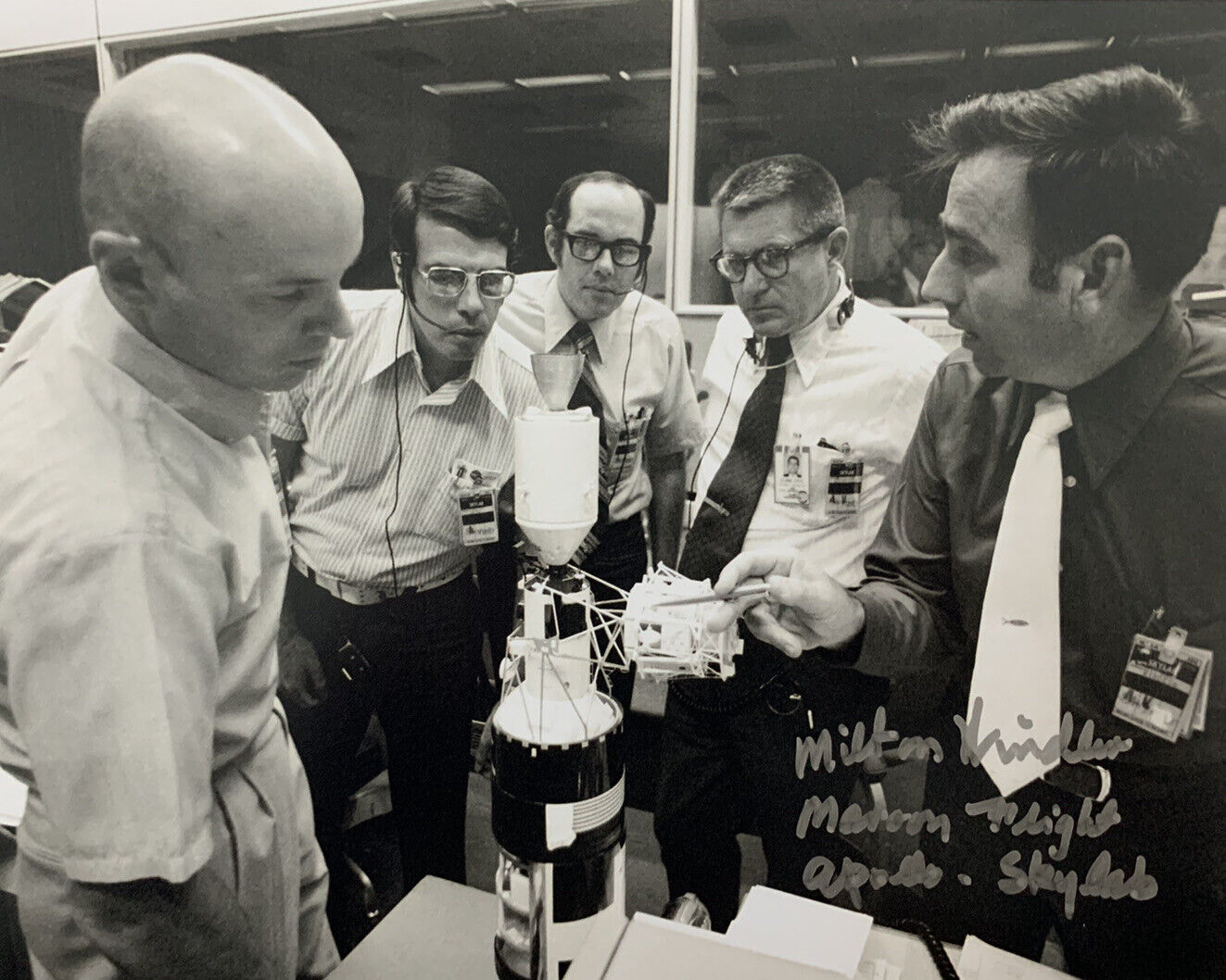 MILTON WINDLER HAND SIGNED 8x10 Photo Poster painting APOLLO 11 FLIGHT DIRECTOR AUTOGRAPH