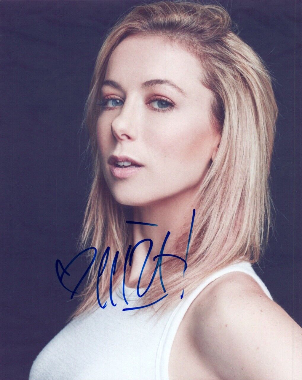 Iliza Shlesinger Signed Autographed 8x10 Photo Poster painting Comedian Spenser Confidential COA