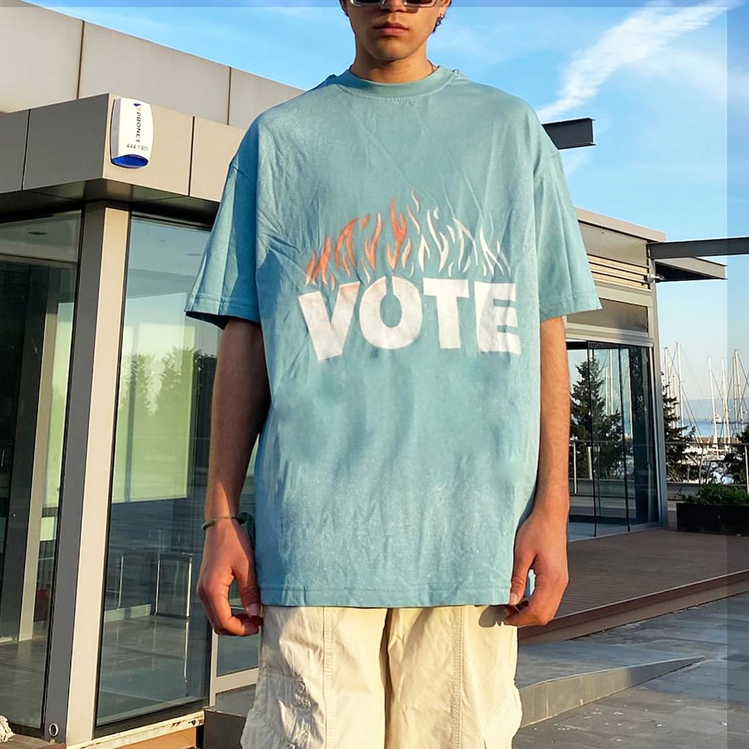 Men VOTE Print T-shirt