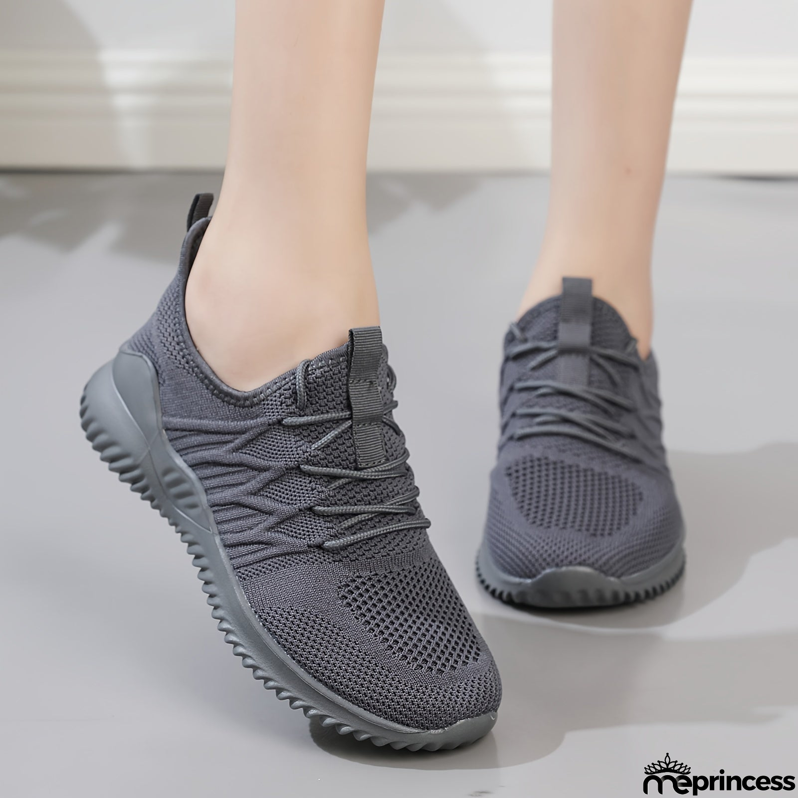 Feminine and fresh summer piece