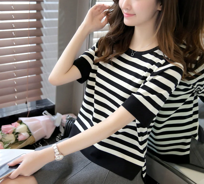 Uveng Uveng Summer New Women's Loose Korean Version Of Plus Size Jacket Black And White Stripe Front Short Back Long Short Sleeve T-Shirt Female Bottom