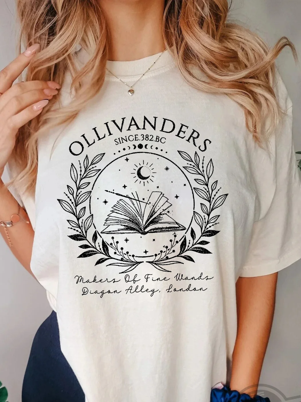 Ollivanders Wand Shop, Wizard Book Shop Tshirt / DarkAcademias /Darkacademias