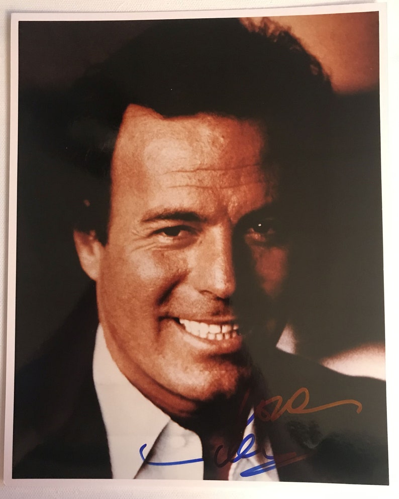 Julio Iglesias Signed Autographed Glossy 8x10 Photo Poster painting - COA Matching Holograms