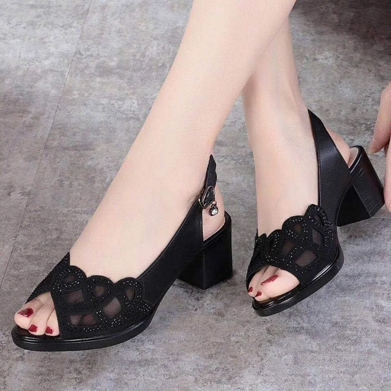 Fashionable women's sandals black word buckle thick heel with hollow hollow soft bottom mom shoes summer new mesh shoes 35-40