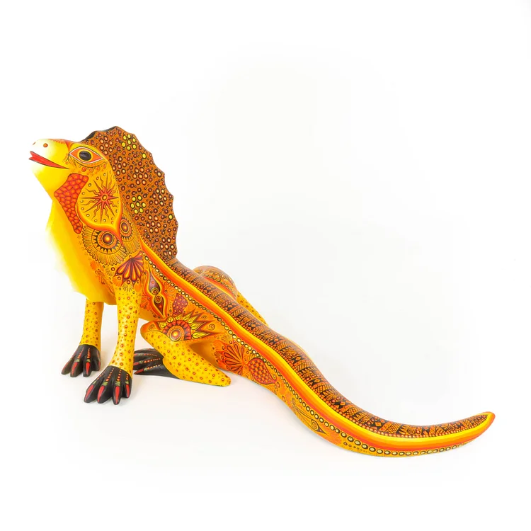 Beautiful Iguana - Oaxacan Alebrije Wood Carving