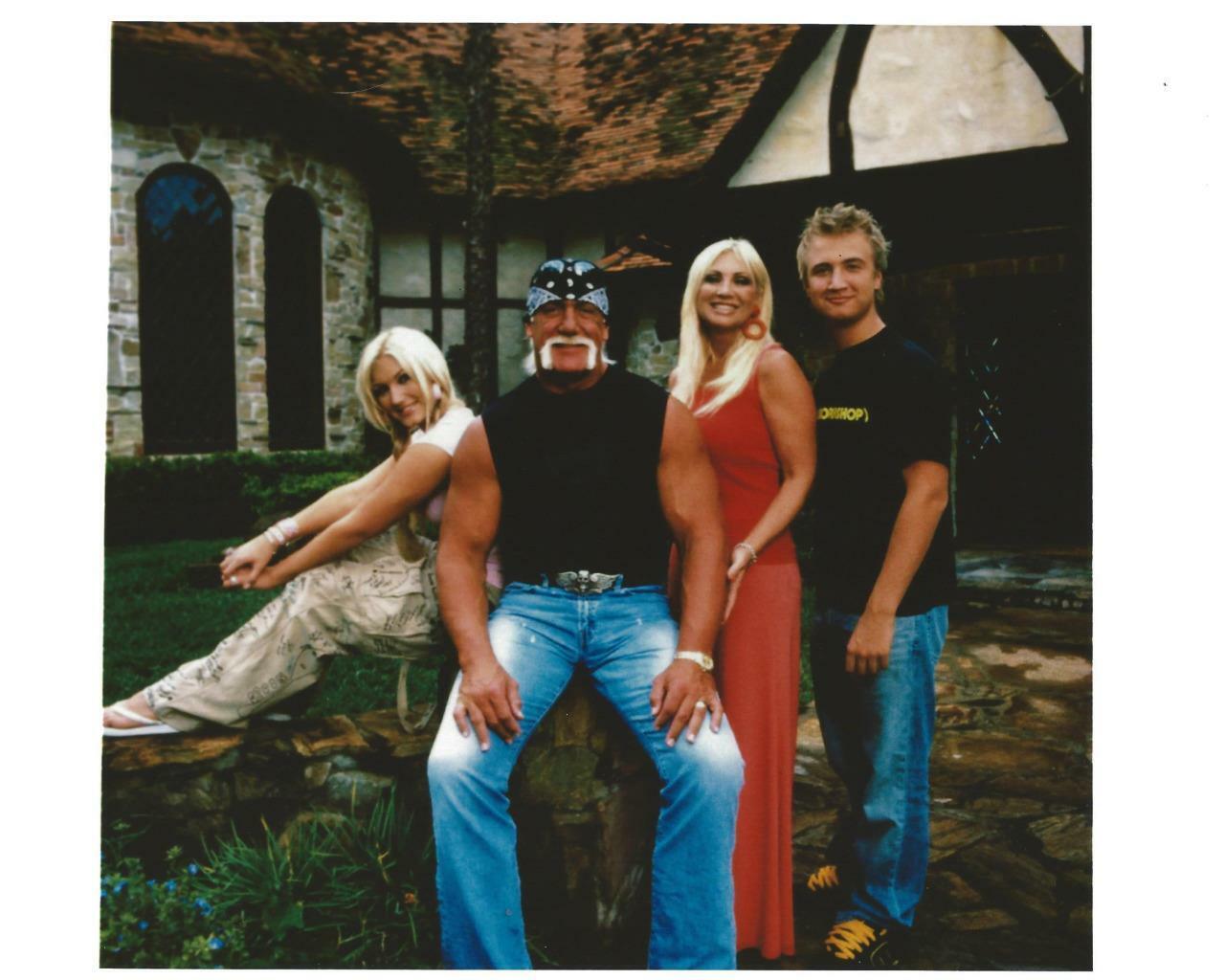 Hulk Hogan family Photo Poster painting 8x10 Picture Photo Poster painting Gorgeous Celebrity #1