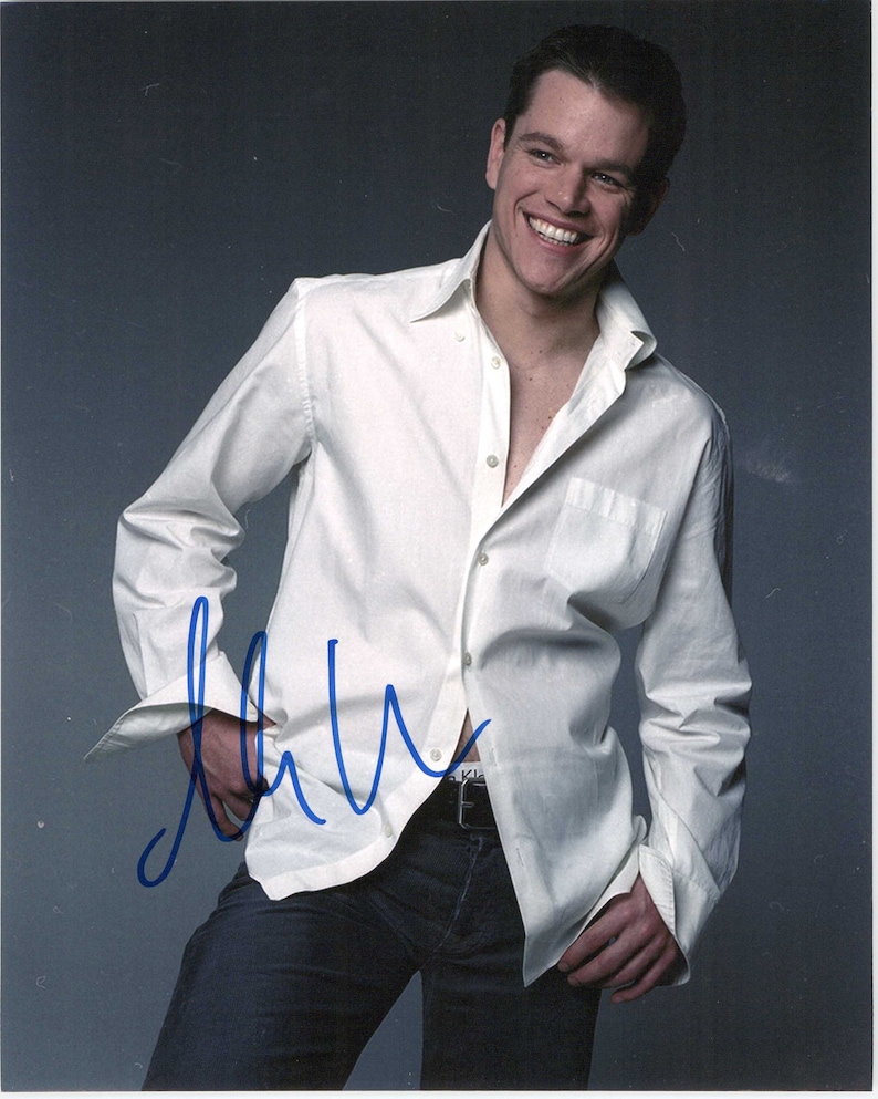 Matt Damon Signed Autographed Glossy 8x10 Photo Poster painting - COA Matching Holograms