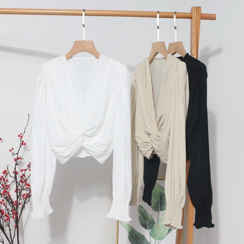 Uveng 2022 Sexy Niche Cross-Kinny Wrinkles V-Neck Pad Shoulder Long Sleeve Shirt Short High-Waist Bubble Sleeve Top