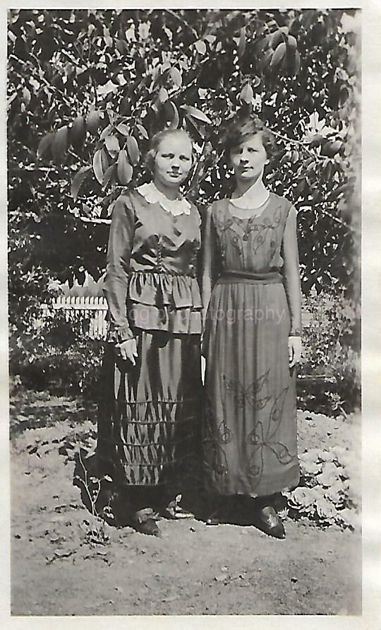 WOMEN OF LONG AGO Vintage FOUND Photo Poster painting bwOriginal Portrait 09 16 A