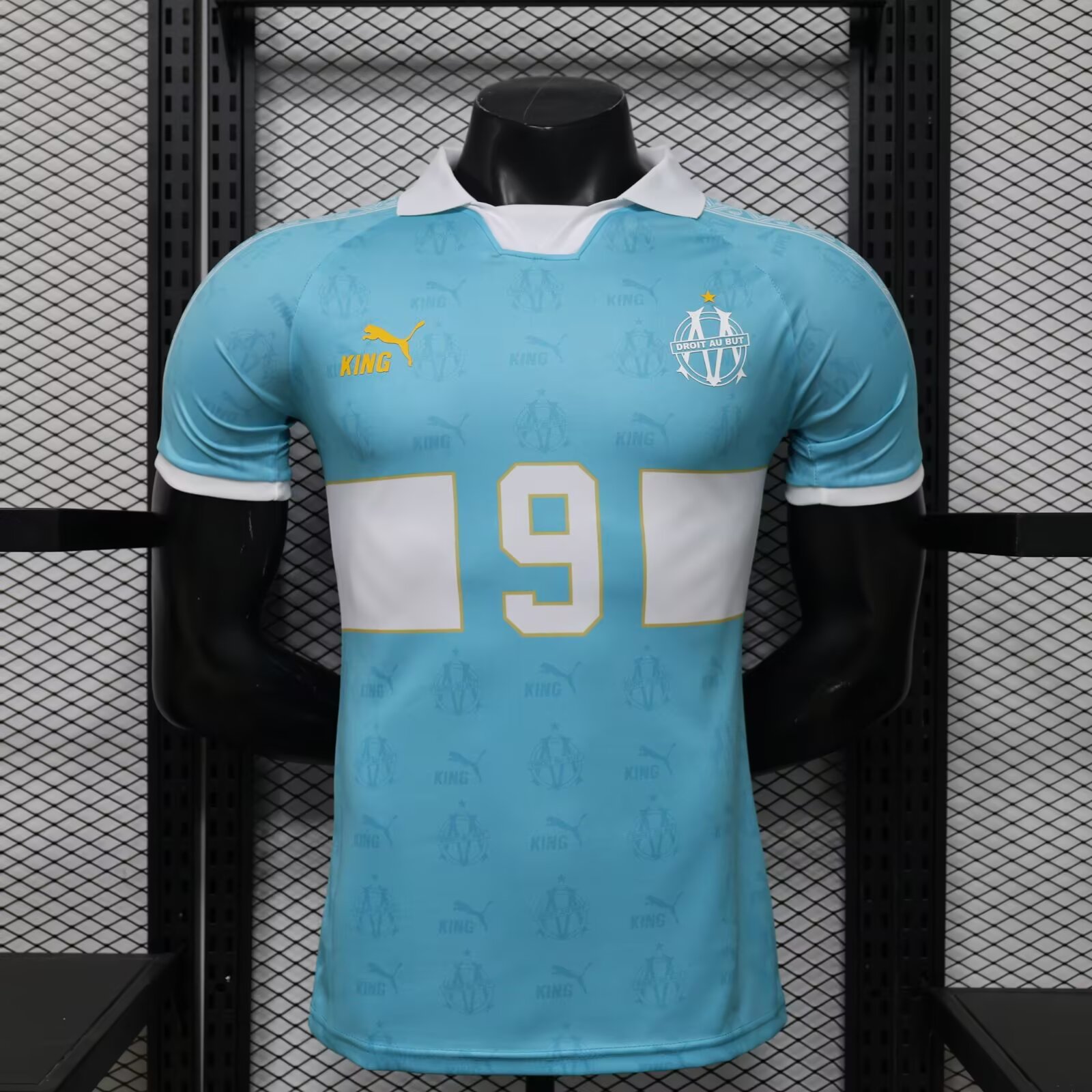 2026/2027 Player Version Olympique de Marseille Retro Football Jersey（The player version jersey is a bit tight, please pay attention to the size selection）