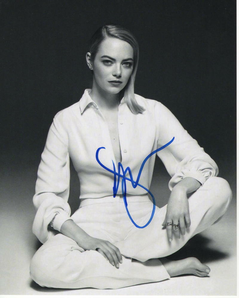 EMMA STONE SIGNED AUTOGRAPHED 8X10 Photo Poster painting - LA LA LAND, SEXY, BAREFOOT BEAUTY 2