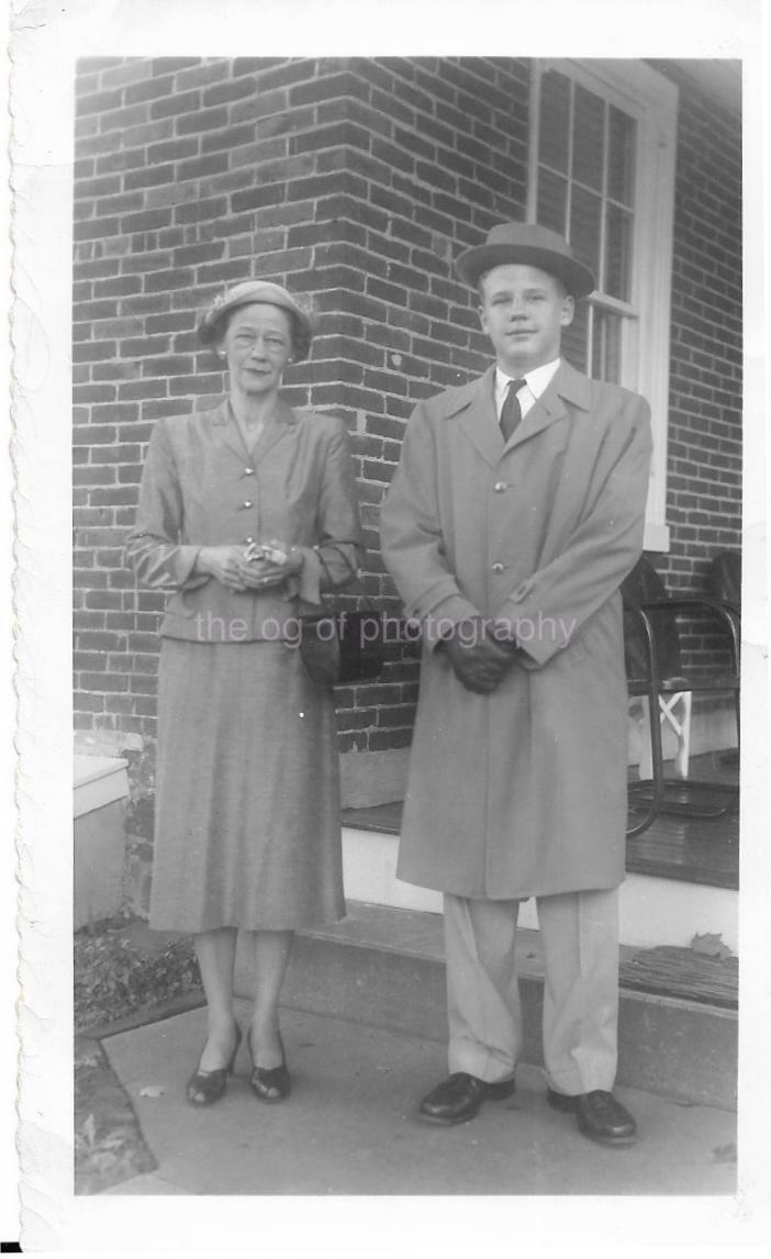 Found Family Photo Poster painting bw WOMAN MAN Original 1940′s Portrait VINTAGE 17 49 Z