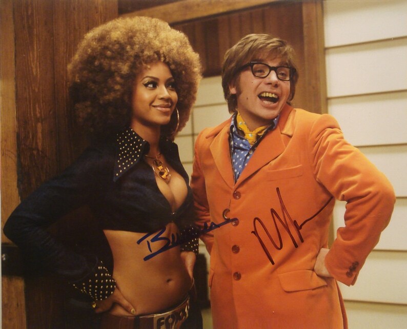 BEYONCE AUSTIN POWERS cast Signed Photo Poster painting X2 Mike Myers, Beyonce Goldmember wcoa 1 in stock