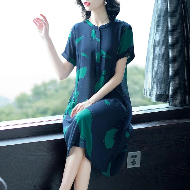 Mid-length short-sleeved round neck printed silk dress