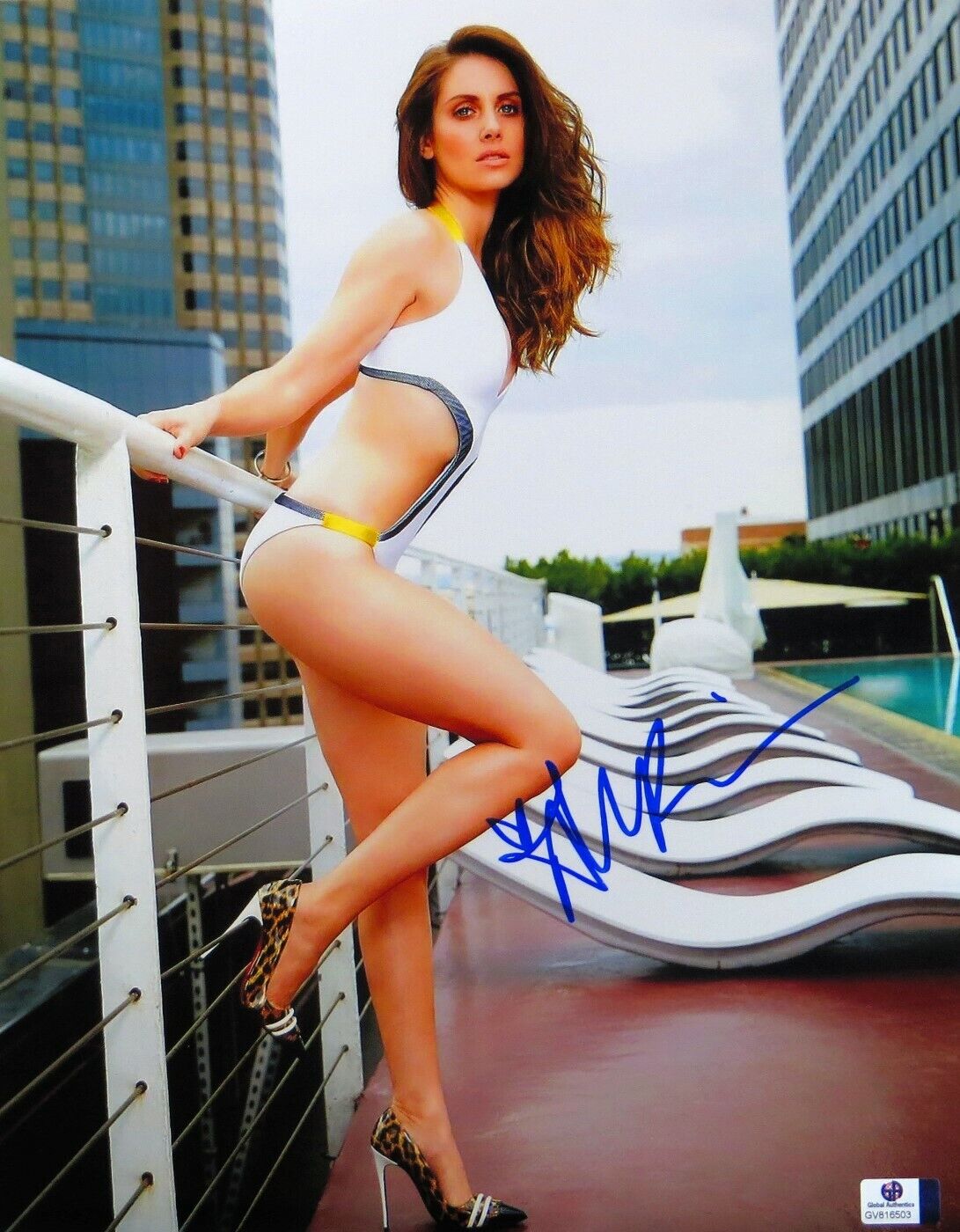 Alison Brie Signed Autographed 11X14 Photo Poster painting Community Sexy Rooftop GV816503