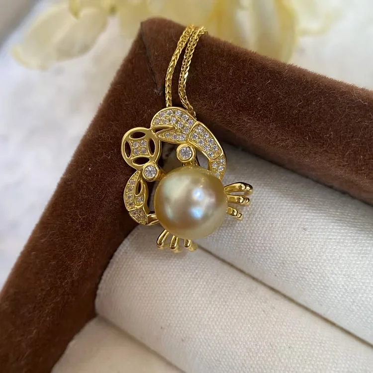 TINA PEARL Seawater lucky crab pendant s925