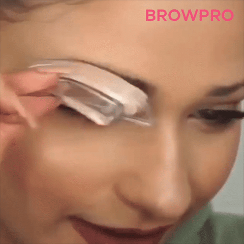 Whether you're a makeup novice, enthusiast or pro, simplify your routine with the Simone Stamp. Complete your brows in seconds. Simply press the stamp applicator to the powder, then press to brow, beginning from one end to the other. No more time-consuming drawing, filling and shading!