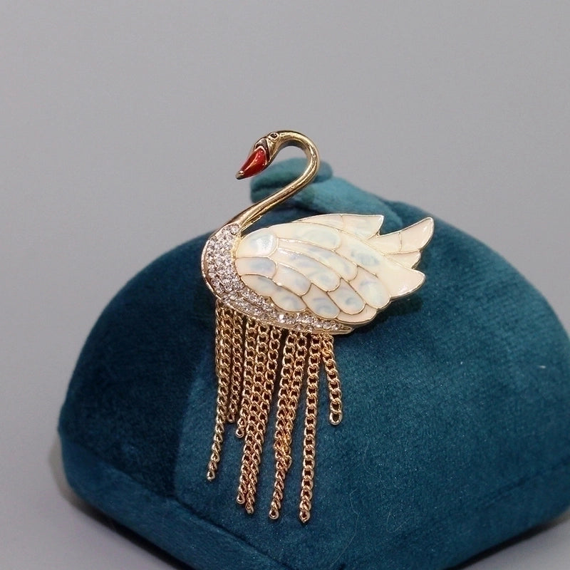 Elegant Glam Pin Geometric Alloy Plating Inlay Artificial Pearls Rhinestones Shell Women’s Brooches