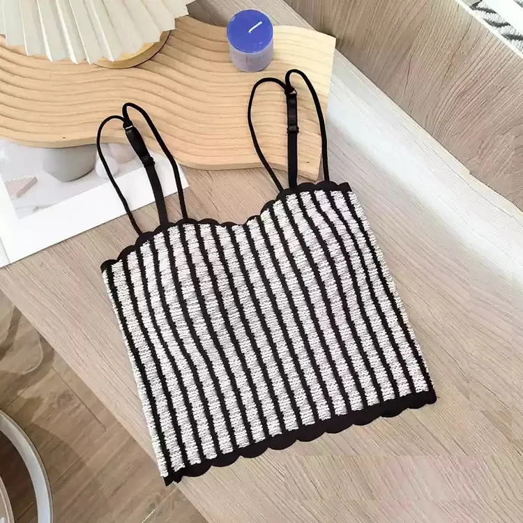 ストライプ柄 パッドあり 着瘦せ fashion カジュアルコーデ ファッション コーディネート 今日のコーデ 着回しコーデ 春コーデ 春服 ファッション ベスト