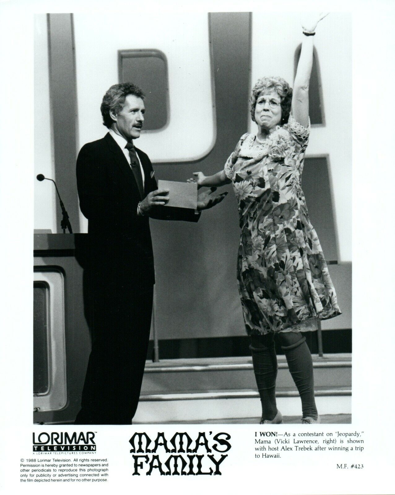 VICKI LAWRENCE ALEX TREBEK 1988 MAMA'S FAMILY 8x10 HOUSTON CHRONICLE News Photo Poster painting