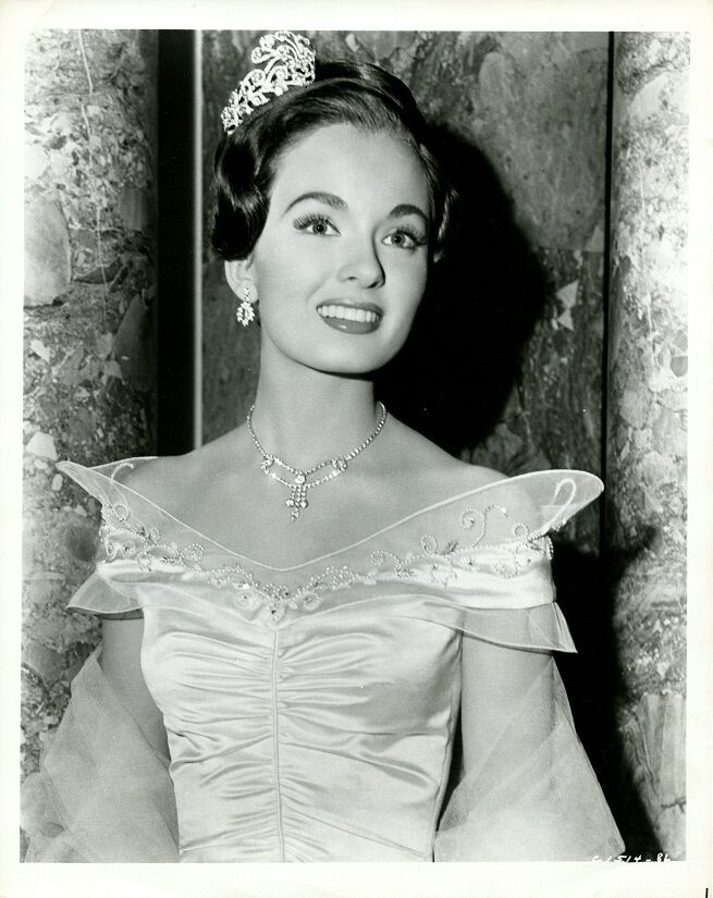 Beautiful ANN BLYTH Photo Poster painting & Autograph