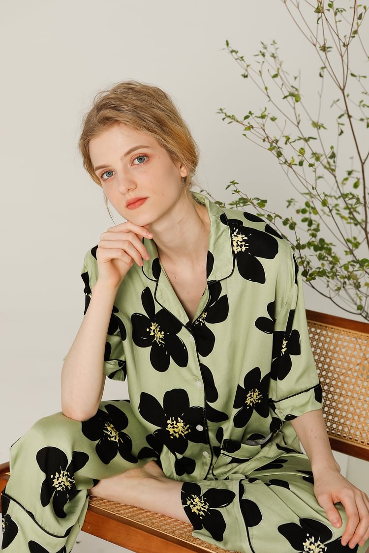 Women's New trends fashion satin print loose Pajamas Home Clothing Suits