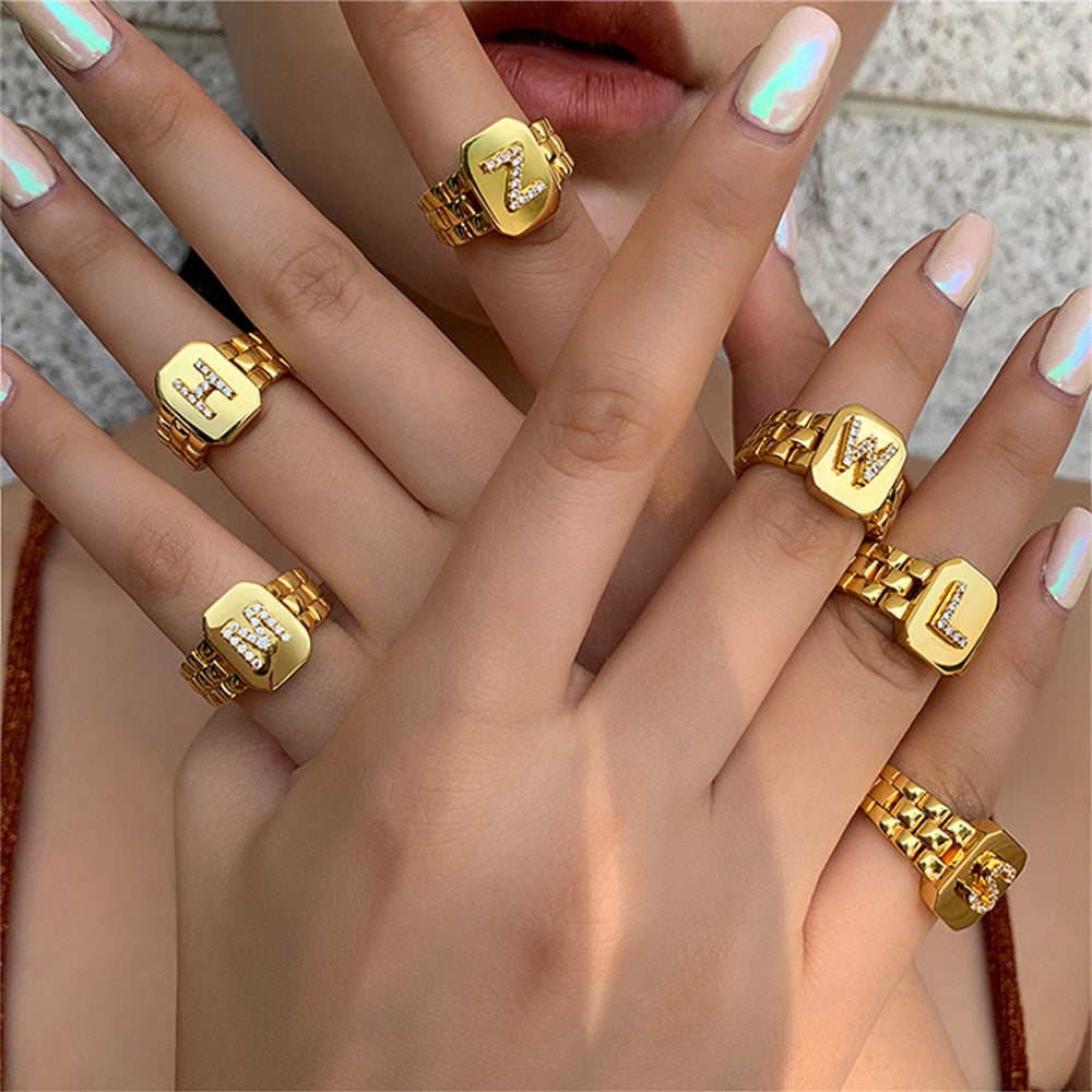 RING MIT BUCHSTABEN UND ZIRKONIA