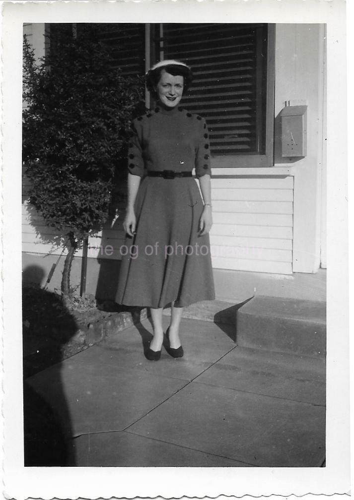 PORTRAIT OF A WOMAN Vintage FOUND Photo Poster paintingGRAPH bw Original Snapshot 011 8 Q